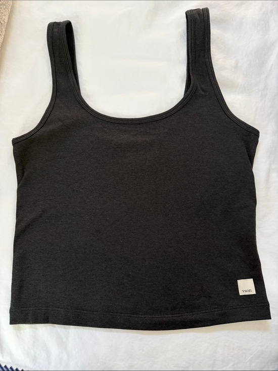 Vuori Tops - Vuori Black Scoop Crop Tank